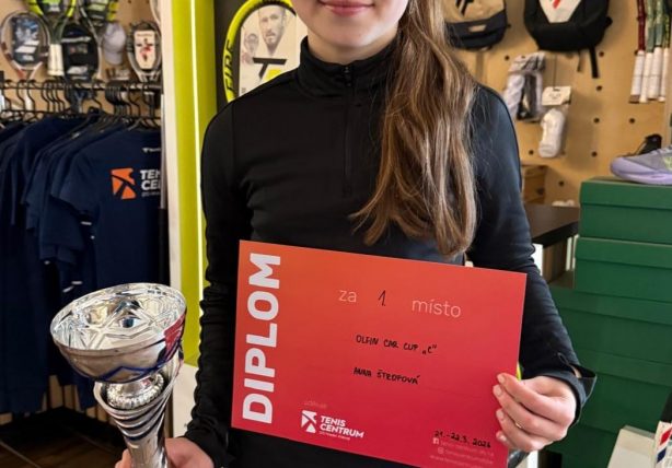 Anička Štrofová – 1. místo ve dvouhře i čtyřhře na starších žákyních na DTJ